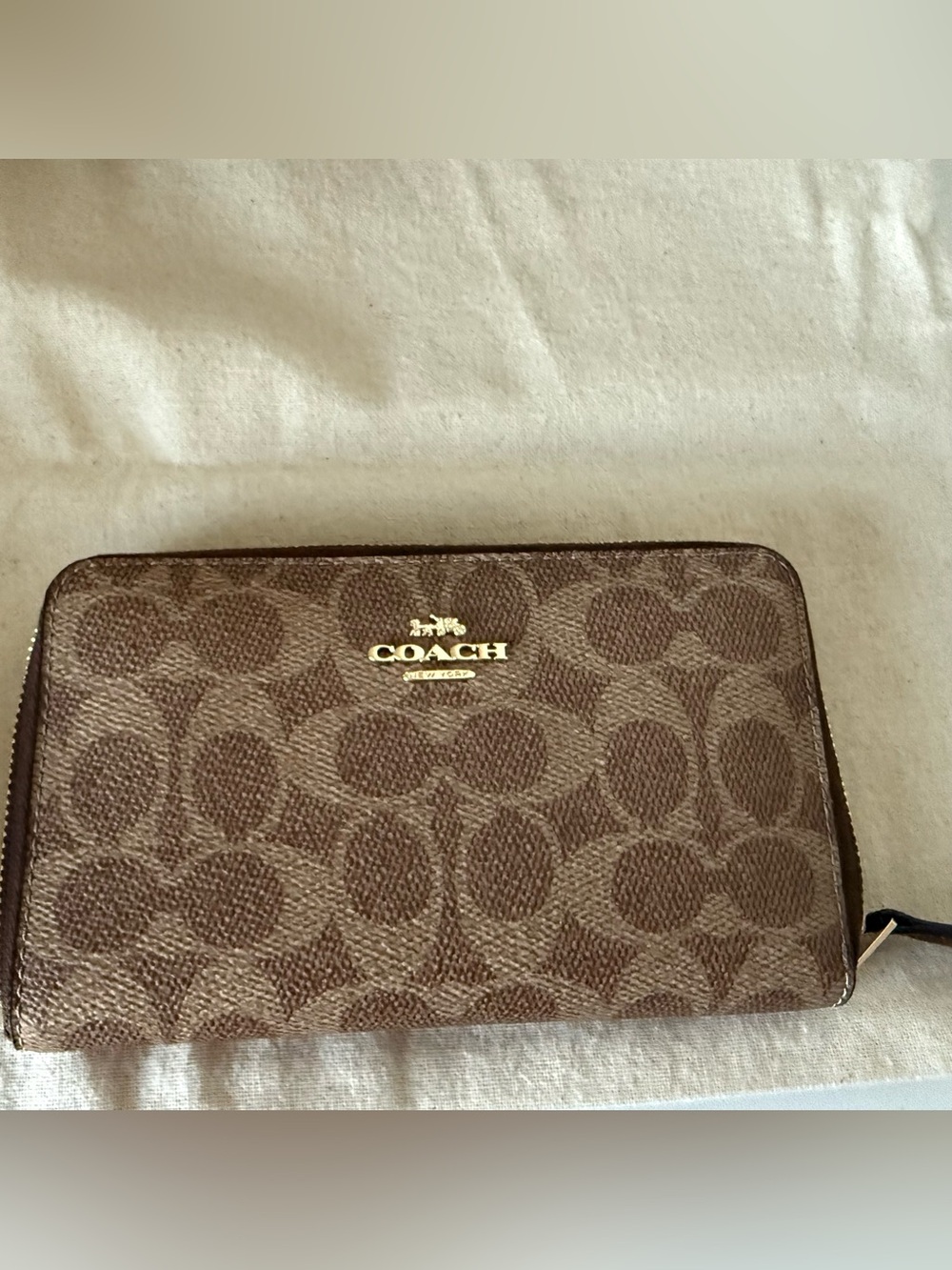 Coach Tan Signature Rowan w/matching accessories. - Picture 5 of 16